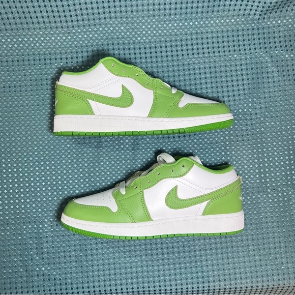***NWT***Air 1 Jordan Low SE Green & White - Picture 7 of 11
